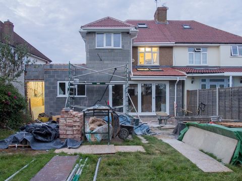 Как инфляция влияет на смету ремонта в ЖК «Большевик» за 6-12 месяцев?