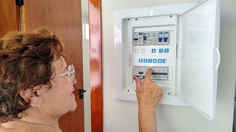 Что скрывается за штатной электрикой в White Box от застройщика?