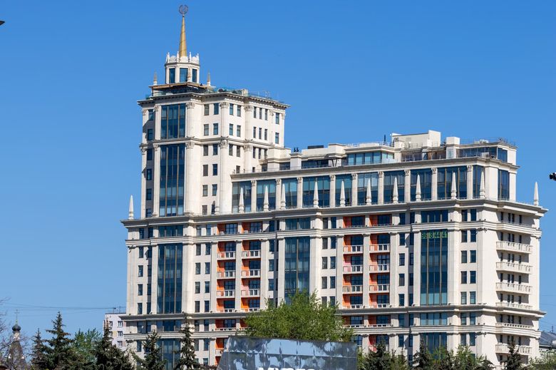 Какие разрешения, кроме Мосжилинспекции, нужны для перепланировки в доме-памятнике?
