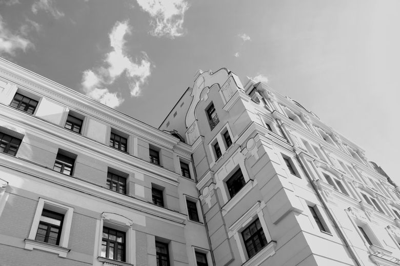 Ошибка №4: Неправильная оценка качества отделки (плесень, трещины, затирка)