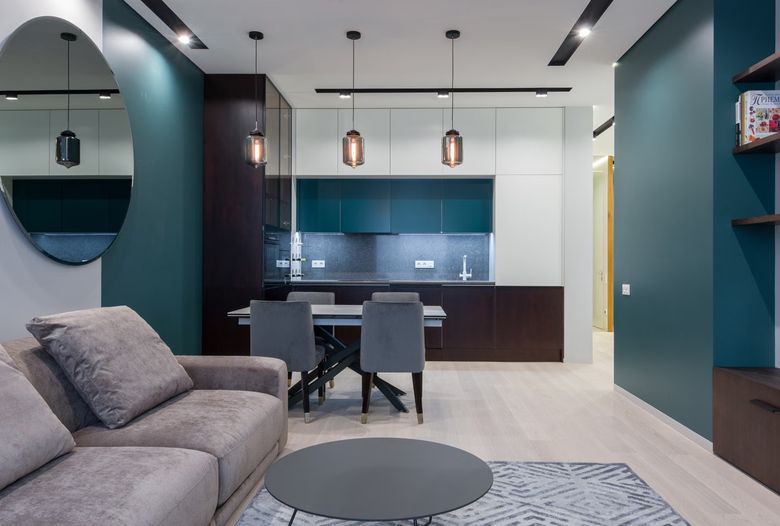 Как серо-белая гамма зонирует пространство без перегородок?