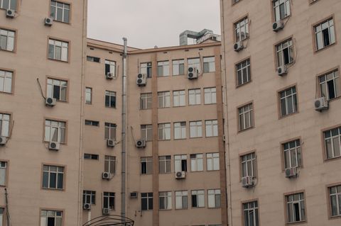 Нужно ли получать разрешение на установку внешнего блока кондиционера в ЖК «Бадаевский»?