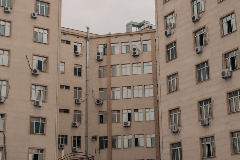 Нужно ли получать разрешение на установку внешнего блока кондиционера в ЖК «Бадаевский»?