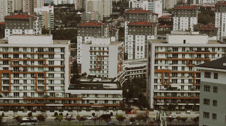 Как архитектура «Дома на Донской» влияет на электромонтаж?